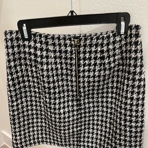 Black and white houndstooth back zip skirt from Loft.